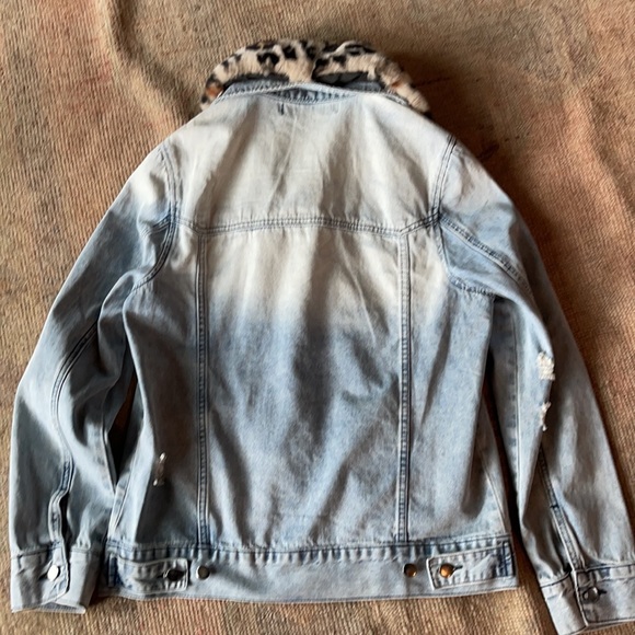 Ava Kris light blue denim with denim jacket with detachable leopard fur collar. - Picture 4 of 5